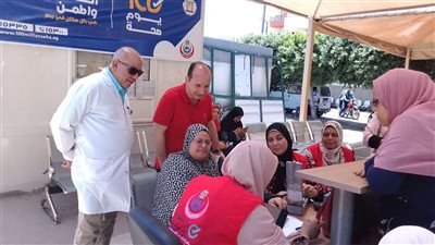 وكيل المديرية يتفقد حملة 100 يوم صحة بمستشفى دمنهور التعليمي