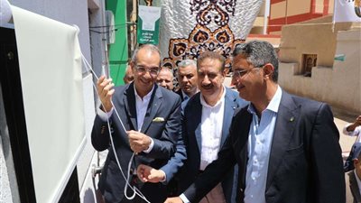محافظ المنوفية ووزير الاتصالات يفتتحان مكتب بريد قويسنا الجديد
