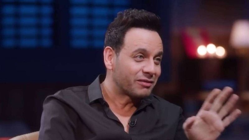 الفنان مصطفي قمر