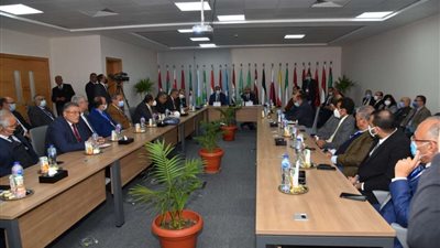 محافظ مطروح يبحث سبل توفير مزيد من المنح الدراسية بالجامعات لأبناء المحافظة