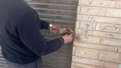 غلق وتشميع 8 محال لاحتلالهم الأرصفة والعمل بدون ترخيص بمطروح