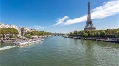 فرنسا تسمح بالسباحة في نهر السين بعد حظر امتد 100 عام.. فيديو