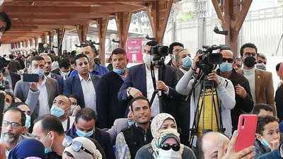 وليد الغمري يشارك فى عمومية الصحفيين.. صور