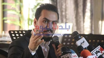 بسبب رانيا يوسف.. نزار الفارس يعلن اعتزاله