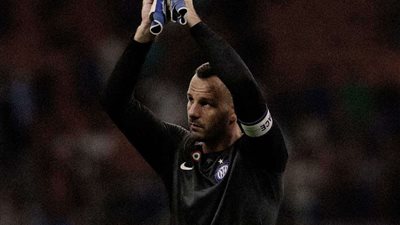 بعد مسيرة 11 عام | إنتر ميلان يودع سمير هاندانوفيتش