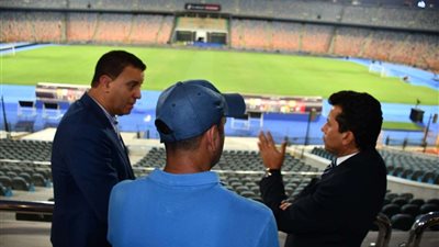 وزير الرياضة يتفقد استاد القاهرة للاطمئنان على جاهزيتة لقمة الأهلي والزمالك