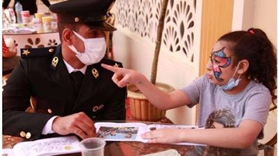 بالصور.. الداخلية تنظم احتفالات في 10 محافظات بمناسبة يوم اليتيم