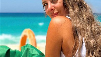 بالصور.. إيمان العاصي تتألق في أحدث ظهور لها على البحر