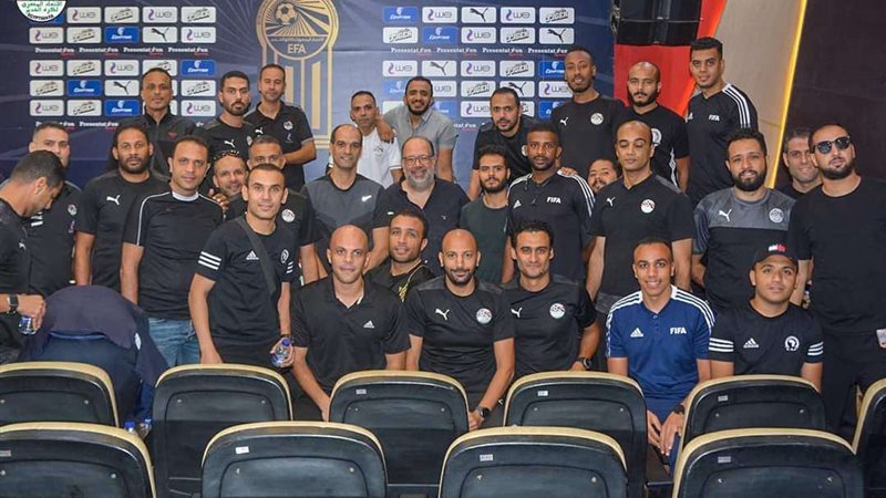 اتحاد الكرة مع الحكام