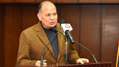 محافظ أسيوط يعتمد ترقية العاملين بالديوان العام والوحدات المحلية