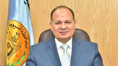 محافظ أسيوط يعقد اجتماعًا لمتابعة نسب الإنجاز في مشروع محور منفلوط العلوي