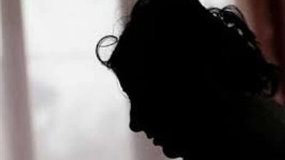 سيدة أمام محكمة الأسرة: 