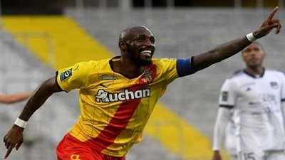 نجم لانس الفرنسي علي أبواب النصر السعودي