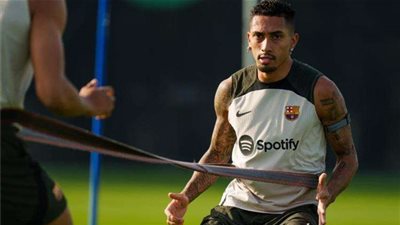 الهلال السعودي يسعى لضم رافينيا نجم برشلونة