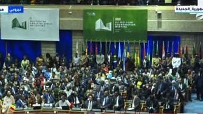 بدء الجلسة الافتتاحية للدورة الخامسة من قمة منتصف العام بحضور السيسي