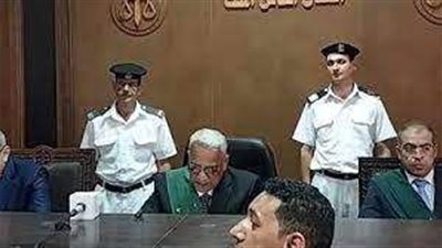 إحالة ضابط شرطة وخمسة آخرين بأحداث 