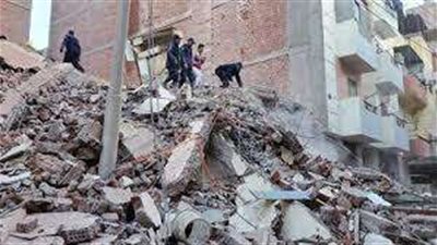 تسبب في إصابة 7 أشخاص.. انهيار عقار سكني مكون من 8 طوابق بالبحيرة