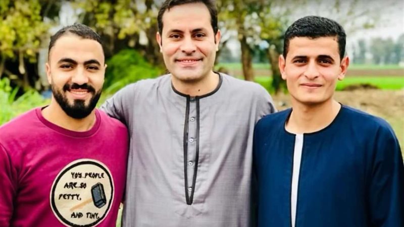 أحمد طنطاوي يرتدي