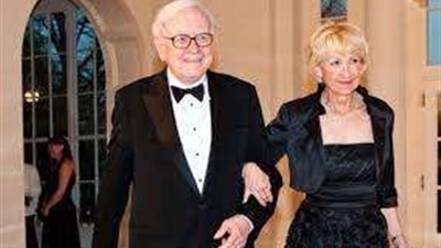 زوجة أحد أغنياء العالم تشكو من سعر كوب القهوة.. تعرف على السبب فيديو