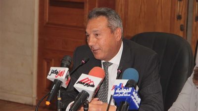 العاملون بـ