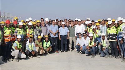 وزير النقل يتفقد أعمال تنفيذ مشروع استكمال تطوير ميناء السخنة