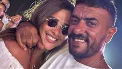 ياسمين عبد العزيز تمازح زوجها معلقة 