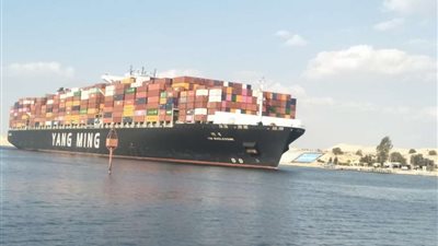 رئيس قناة السويس يوجه رسالة هامة إلى وزير القوى العاملة.. تفاصيل