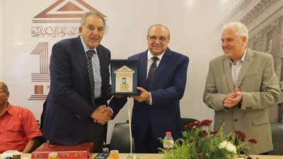 الغرفة التجارية .. تكرم وكيل وزارة مديرية التموين في الإسكندرية