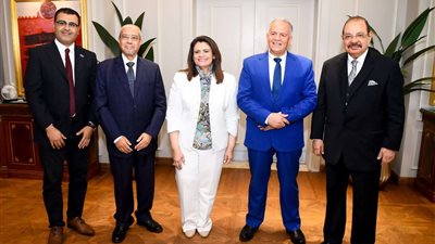 وزيرة الهجرة تبحث مع اتحاد الغرف التجارية أوجه التعاون