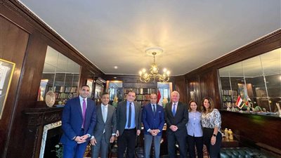 رئيس التمثيل التجارى: 