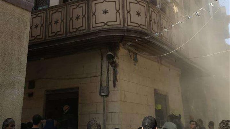 انهيار عقار بالخليفة