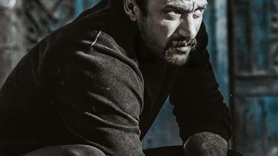 أحمد العوضي يحتفل بحلول شهر رمضان المبارك