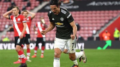 سولشاير يعلن موقفه بشأن بقاء كافاني مع مانشستر يونايتد