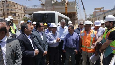 وزير النقل ووفد برلماني من النواب والشيوخ يتفقدون مشروع مونوريل غرب النيل