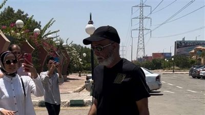 تشييع جثمان والد مي كساب بحضور أبرز وأهم نجوم الفن