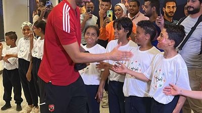 وصول لاعبي الأهلي لاستاد الدفاع الجوي استعدادا لمباراة بيراميدز