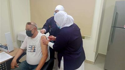 5304 مواطنًا تلقوا لقاح كورونا بمنافذ التطعيم بالقليوبية