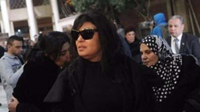 دينا تنشر تفاصيل عملية فيفي عبدة وتطلب الدعاء لها