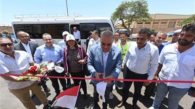 وزير الإسكان يتفقد مشروعات 