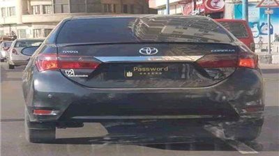 مصدر أمني ينفي سير سيارة تحمل لوحات عليها كلمة 