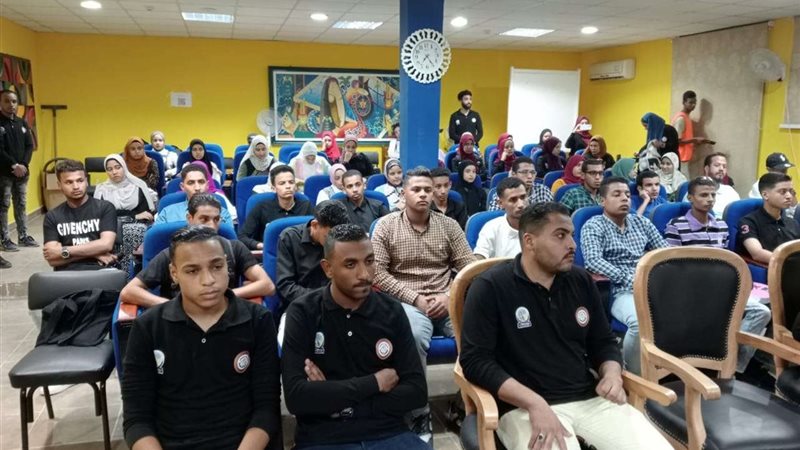 طلاب كليه التربيه