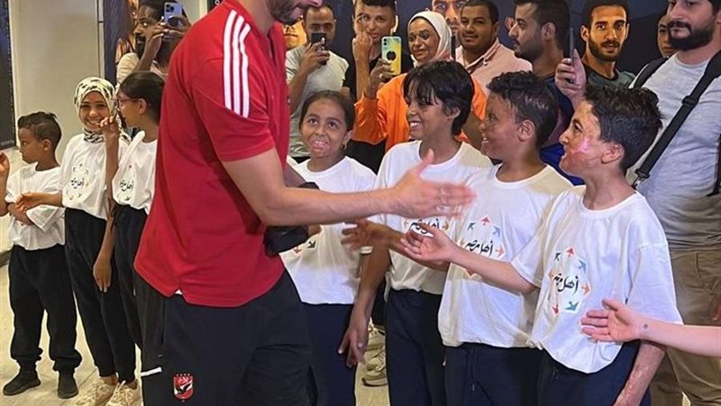 وصول لاعبي الأهلي