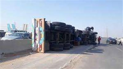 دون إصابات.. انقلاب سيارة محملة بـ 35 طن زيت طعام وصابون بالمنيا