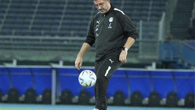 أحمد حسن يكشف تفاصيل تفاوض أهلي جدة مع البرتغالي فيتوريا