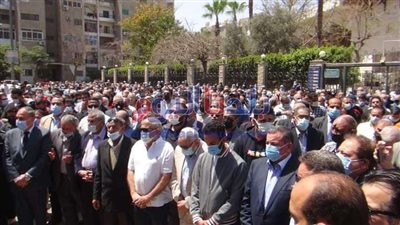 تشييع جثمان الكاتب الصحفي مكرم محمد أحمد إلى مثواه الأخير.. صور