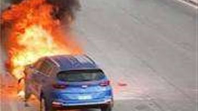 بسبب الحر الشديد.. الحماية المدنية تسيطر على سيارة ملاكي في إمبابة