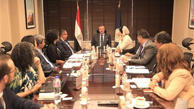 لبحث سبل التعاون.. وزير السياحة يستقبل