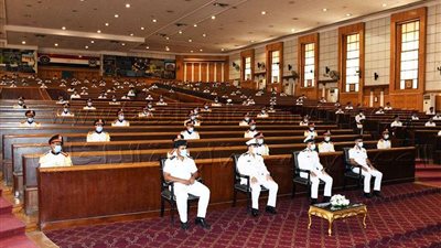 رجال الشرطة يرتدون اليوم الزى الصيفى بجميع القطاعات