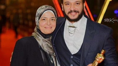 هنادي مهنا تعلن عن موعد ومكان تشيع جنازة والدة أحمد خالد صالح