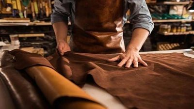 تؤدي لغلق المصانع وتوقف العمالة المصرية..مطالبات من غرفة صناعة الجلود للتصدي لظاهرة تهريب الأحذية والفوندي